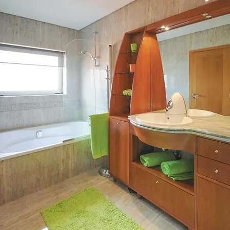 Villa Samo Sleeps 8 Wifi *